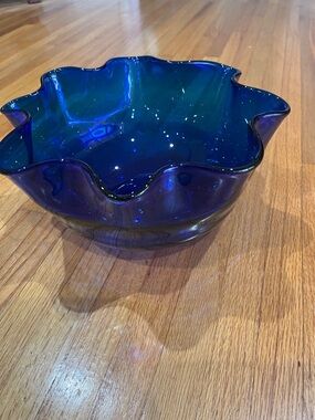 Wavy Rim Glass Bowl in Deep Blue